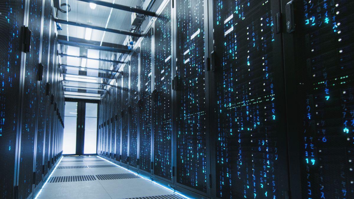 How to Minimize Data Center Costs by Choosing the Right Transceivers