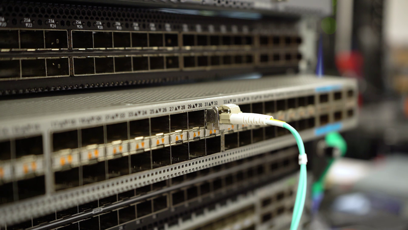 How to Install & Remove Transceivers from Network Equipment